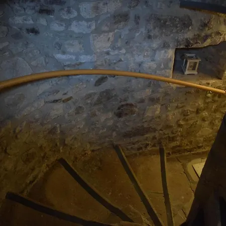 De La Vallee De La Douve *