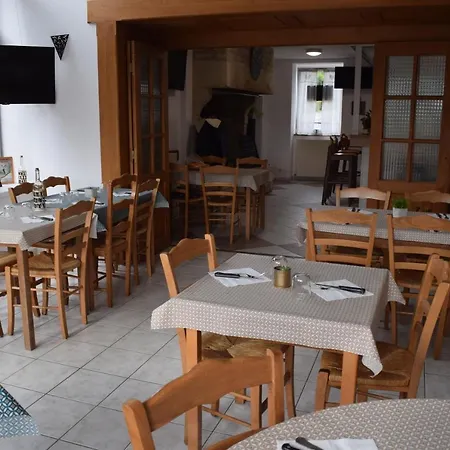 De La Vallée De La Douve Hotel