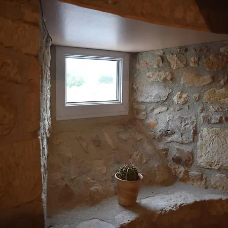 De La Vallee De La Douve *