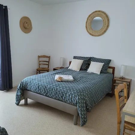 Otel De La Vallee De La Douve *