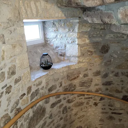 De La Vallée De La Douve Hotel