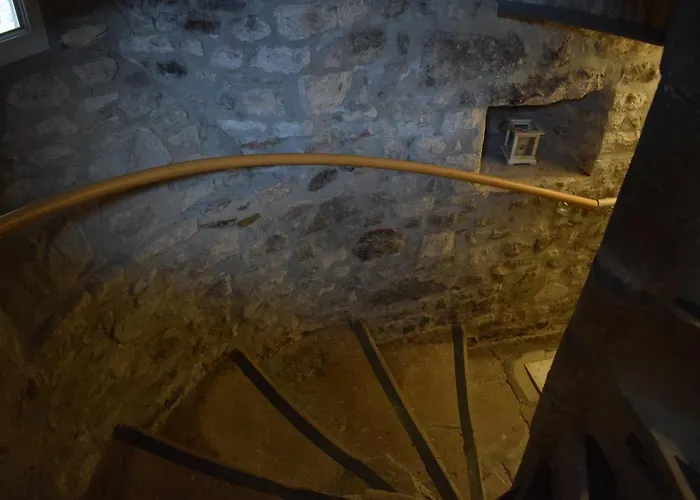 De La Vallee De La Douve *