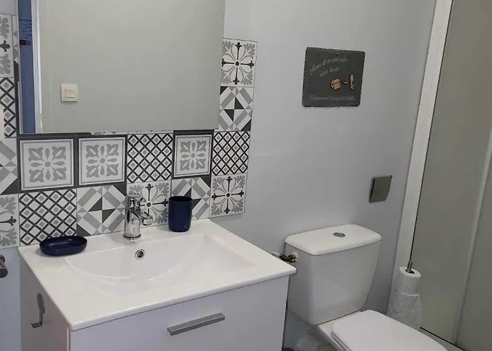 De La Vallee De La Douve * L'Etang-Bertrand