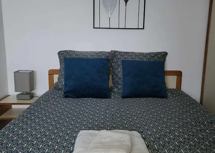 De La Vallee De La Douve