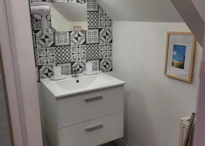 De La Vallee De La Douve *